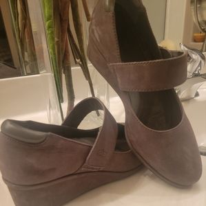 Nurture by Lamaze charcoal gray leather Mary Jane shoes